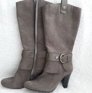Ladies heeled boots